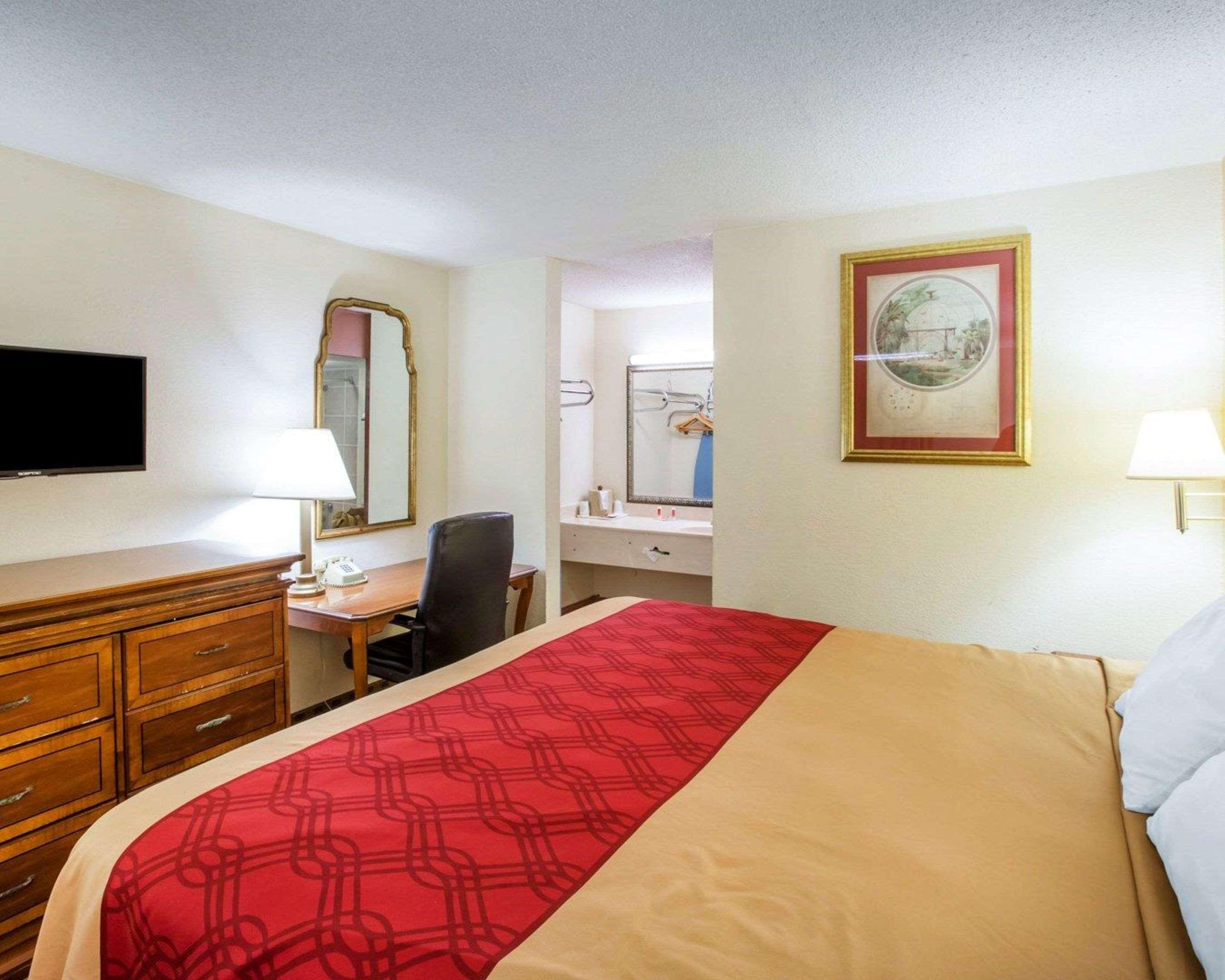 Econo Lodge Inn & Suites Macon Exterior foto