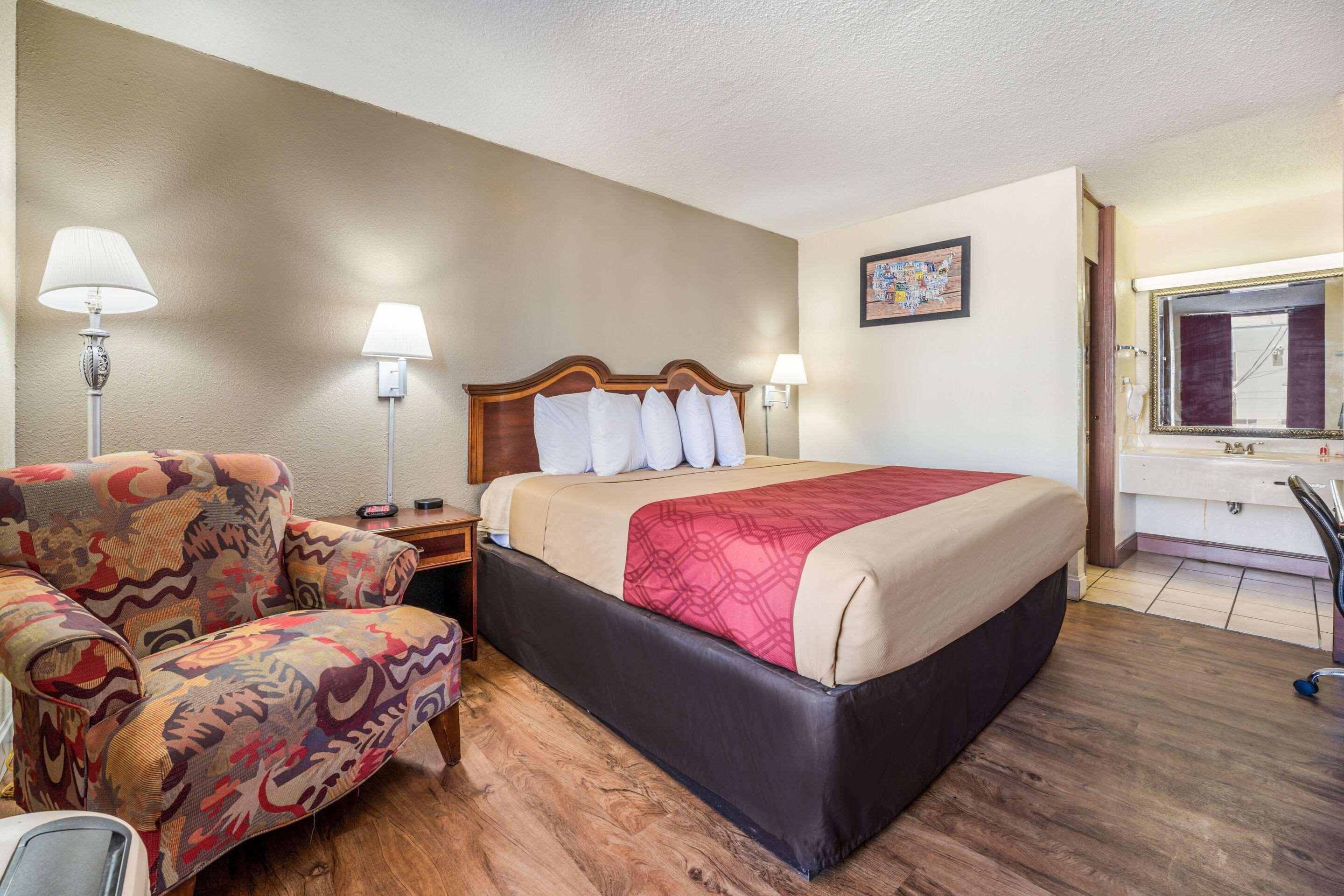 Econo Lodge Inn & Suites Macon Exterior foto