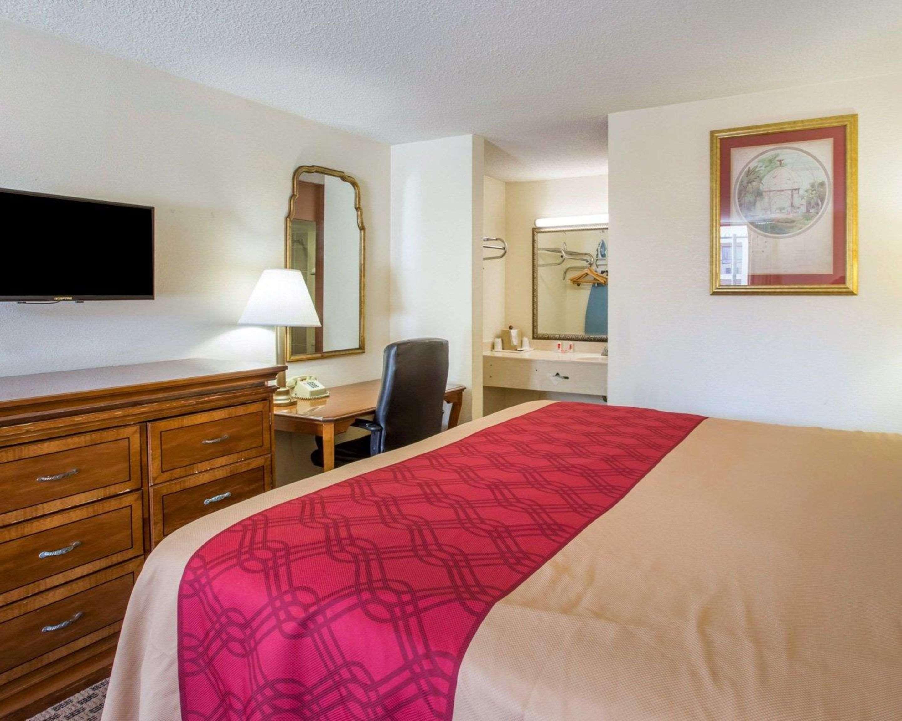 Econo Lodge Inn & Suites Macon Exterior foto