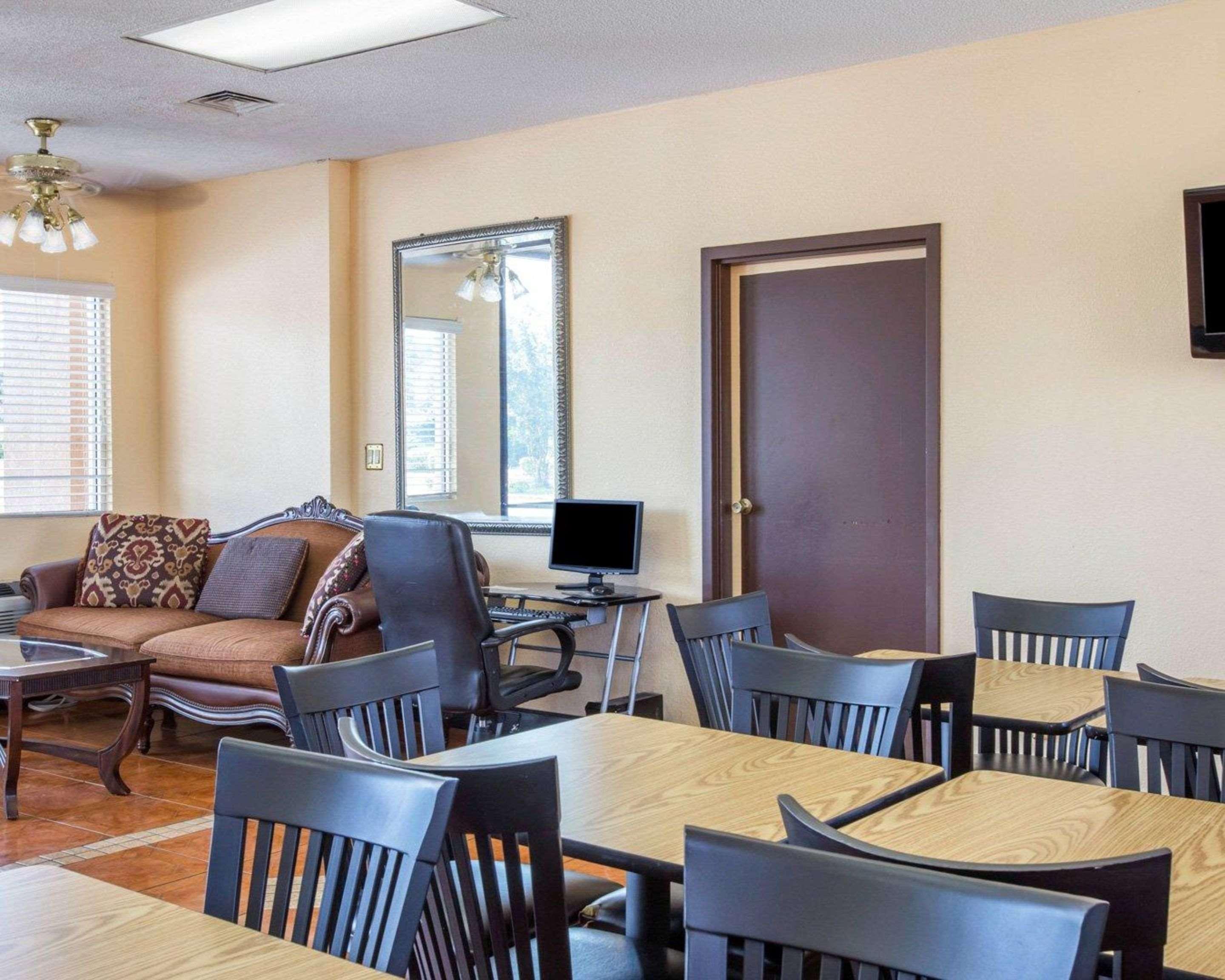 Econo Lodge Inn & Suites Macon Exterior foto