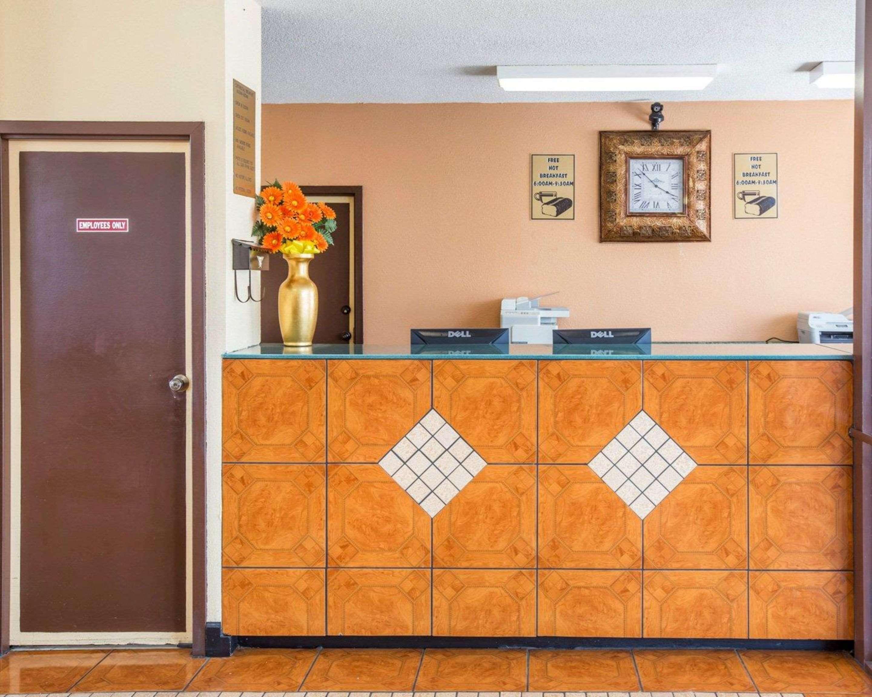 Econo Lodge Inn & Suites Macon Exterior foto